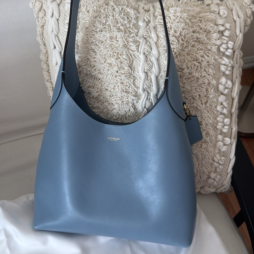 LAST CHANCE BEFORE SENDING TO CONSIGNMENT Coach Brooklyn 28 Bluebell